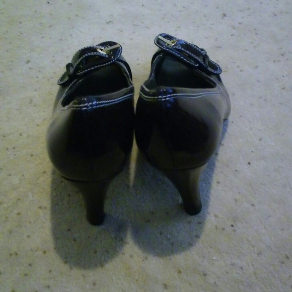 Shoes - Picture 4 of 5